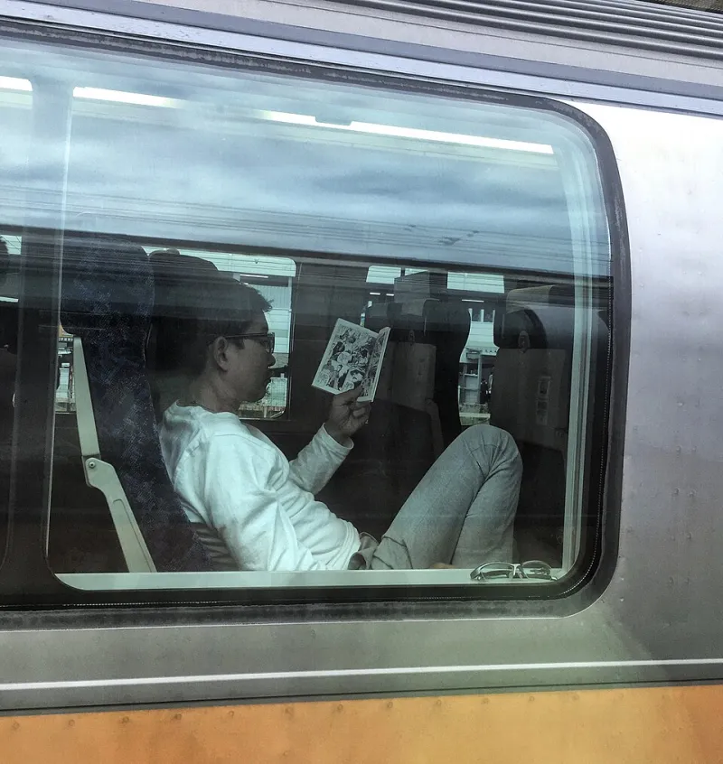 Here Today, Gone Tomorrow: The Messy Reality of Reading Manga on Your Phone